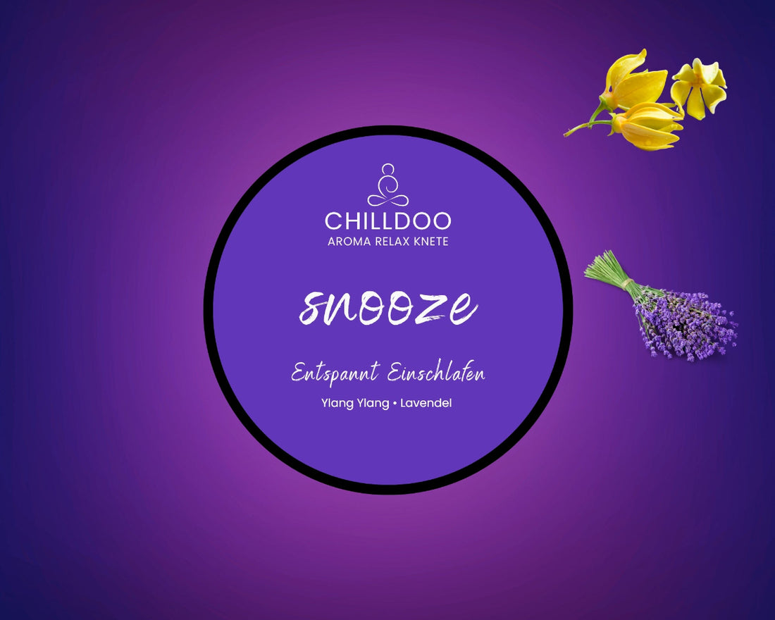 CHILLDOO Duftknete snooze in lila mit Düften von Ylang Ylang und Lavendel.